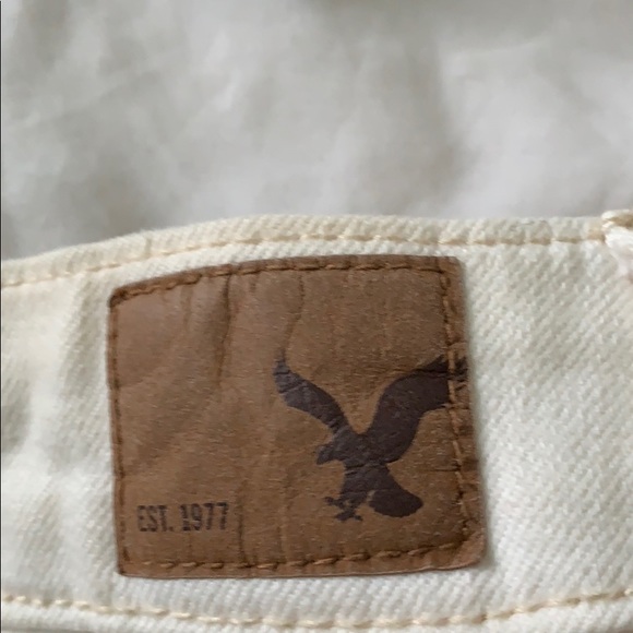 White shorts - Picture 3 of 7